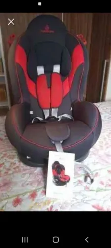 Cadeira para automóvel Must da Galzerano com 5 posições de reclinação.