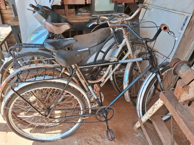 4  bicicletas antigas