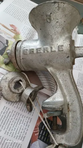 Moedor de carne manual Eberle antigo