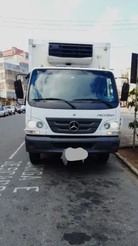 CAMINHÃO MERCEDES BENZ COM BAÚ E APARELHO FRIGORÍFICOS