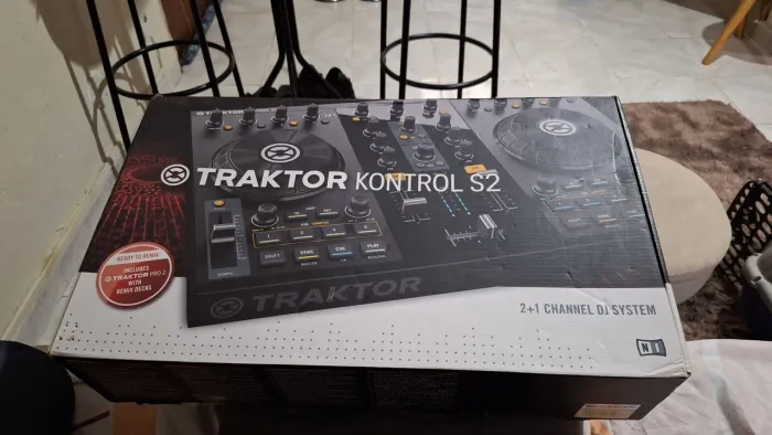 Controladora DJ TRAKTOR Kontrol S2 