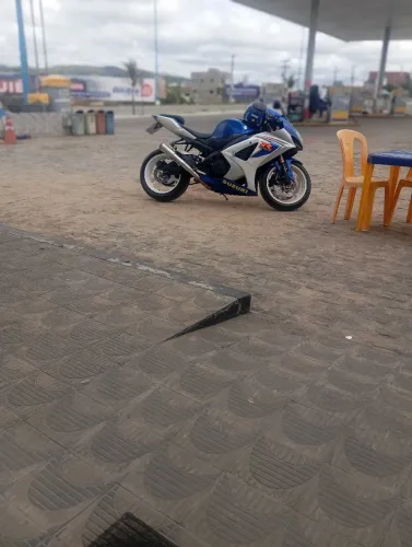 Suzuki GSX sred 2009 1000cc