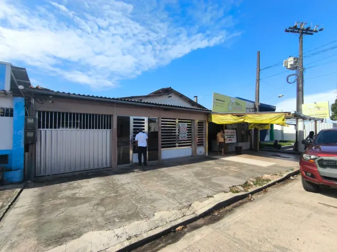 Casa mais ponto comercial no Bairro Central de Macapá 