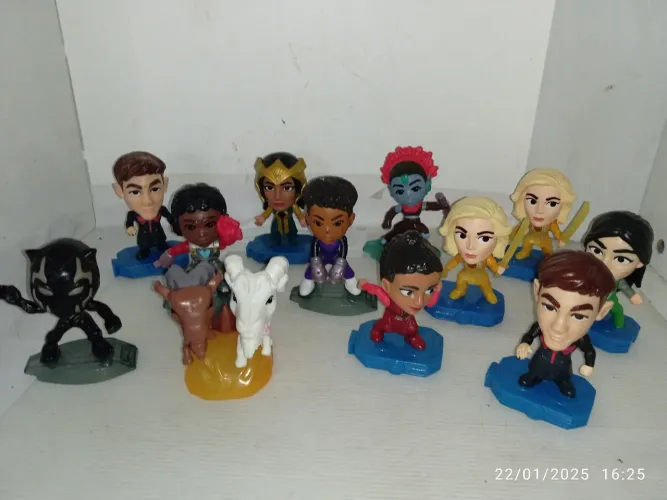 Personagens da Marvel - McDonald's. Kit com 12 peças 
