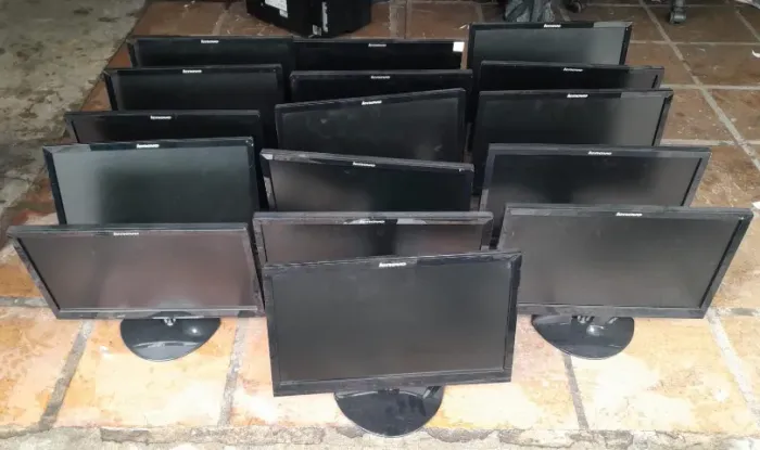 16 Monitores lenovo 19p vga/dvi