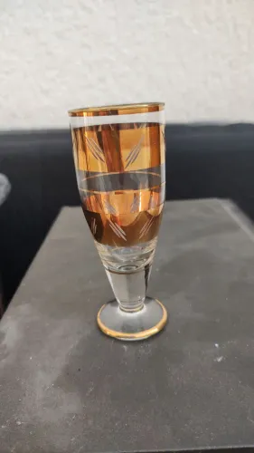 Conjunto de 6 Taças de Licor antiga Decorada com Detalhes Dourados