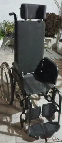 Vendo cadeira de rodas ortopédica reclinável