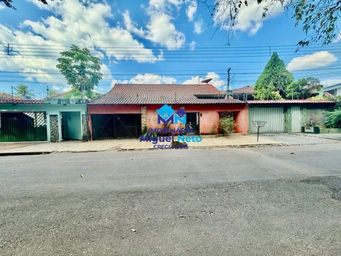 Casa com 3 suítes, piscina e energia solar no São João Bosco!
