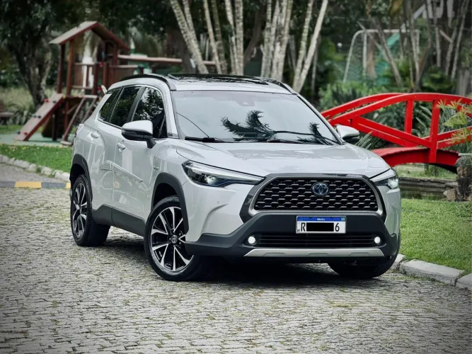 TOYOTA COROLLA CROSS XRX HYBRID + TETO 2023 aceito troca e financio