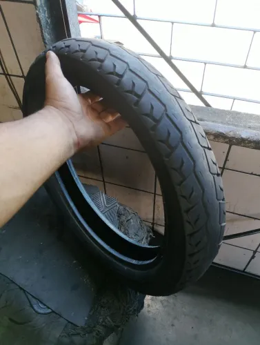Pneu aro 16, yamaha neo semi novo levorin todo filé ja deixo montado na moto