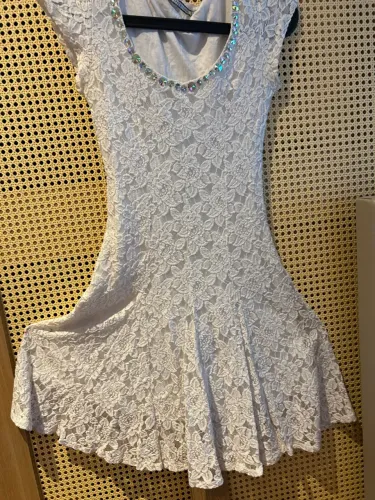 Vestido branco de renda
