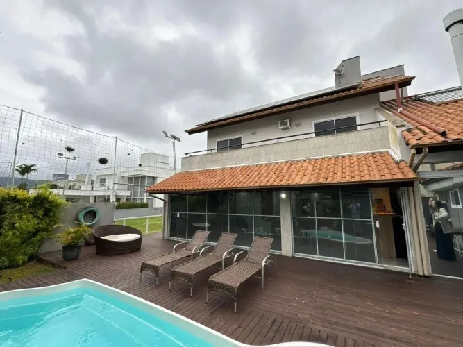 Casa para Venda em Florianópolis, Saco Grande, 4 dormitórios, 3 suítes, 6 banheiros, 4 vag
