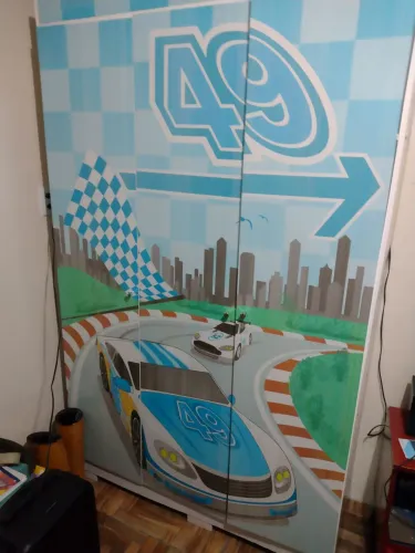 Vende se Roupeiro de criança 