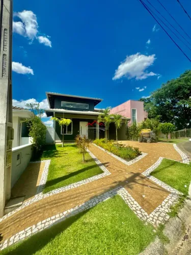 Casa à Venda no Condomínio Village Santa Clara em Valinhos - SP
