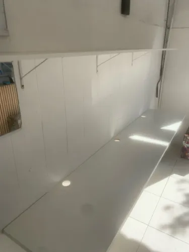 1 Prateleira e 1 bancada com mãos francesas inclusas