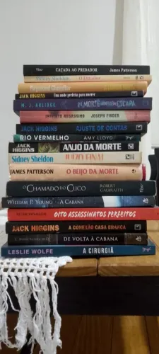 Livros de suspense diversos bom pra revender
