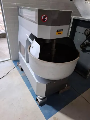Amassadeira Industrial para Padaria e Confeitaria 50 kilos de massa pronta