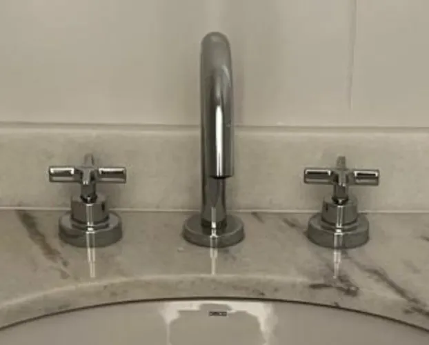 Misturador banheiro Docol bica Alta invicta