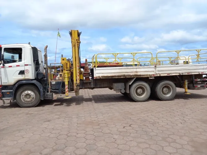 Caminhão Scania g400 Munck 6x4 PHD 30 ton 