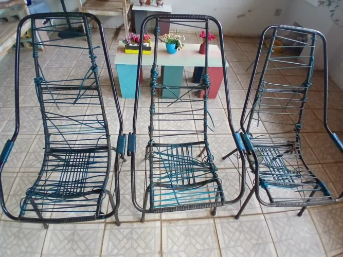 Reforma de cadeiras para fibra sintética.