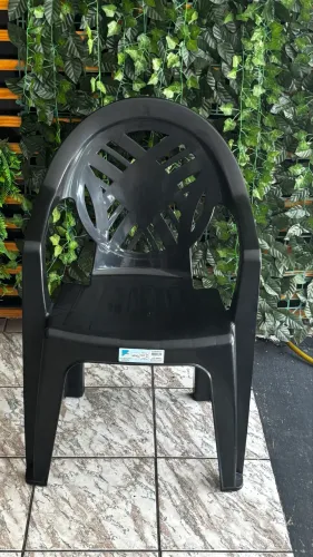 Vende-se jogos de cadeira e mesa com 1 mês de uso 