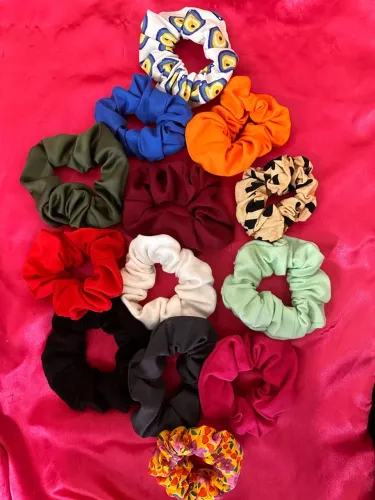 3 scrunchies por 10,00
