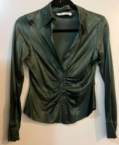 Camisa de seda verde musgo | Zara