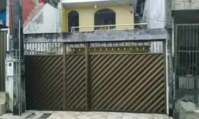 //Casa no Bairro Vila da Prata próxima à praça do Cigs