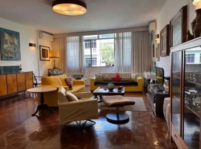 EXCELENTE APARTAMENTO JUNTINHO AO LARGO DA 2ª FEIRA.