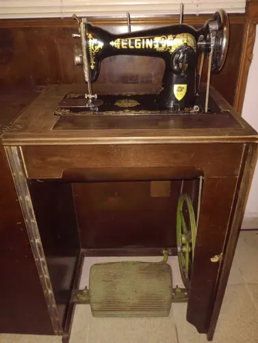 Máquina de Costura Elgin Antiga