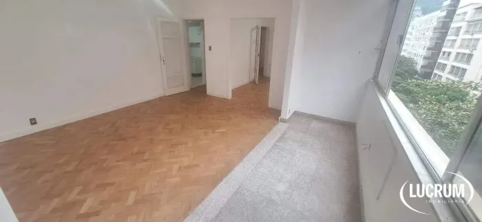 Excelente apto para alugar na Rua Paula Freitas, Copacabana, quadra praia, salão, 2 qts, d