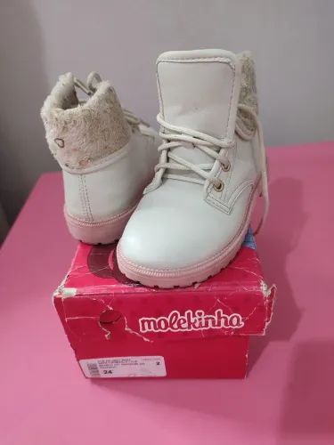 Bota Molekinha. Tamanho 24