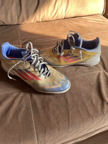 Chuteira Adidas F50 linha pro society