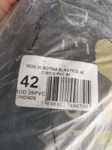 botina de trabalho ainda no plástico
