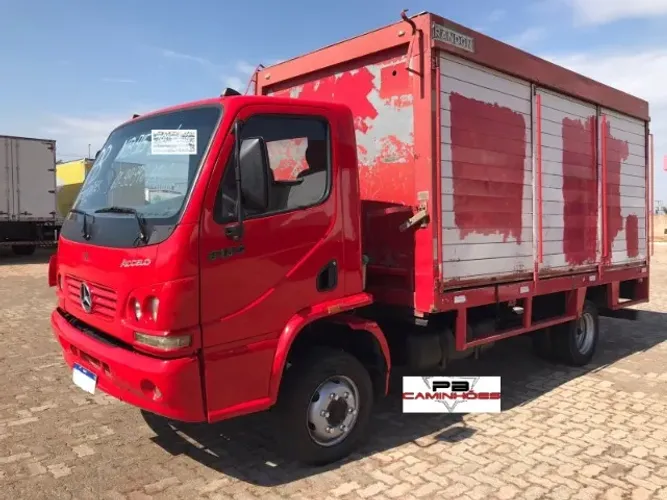 MERCEDES BENZ ACCELO 915 2010/2011.