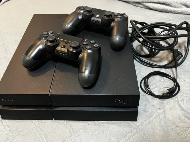 PLAYSTATION 4 SLIM