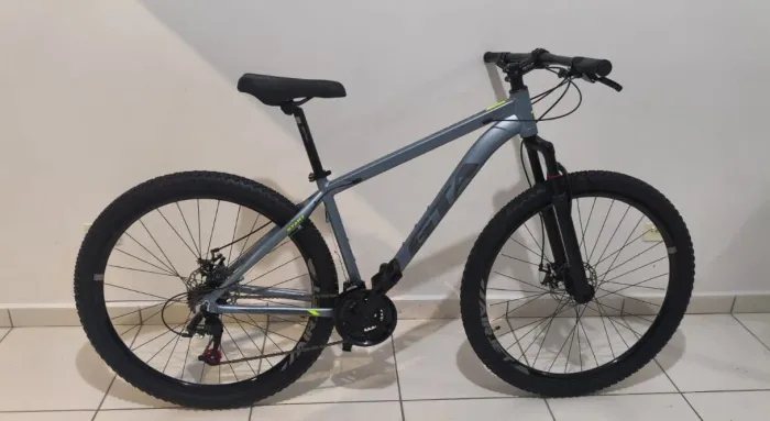 Bicicleta GTA 29 TM 17 Grafite 21v freios a disco e cabeamento interno