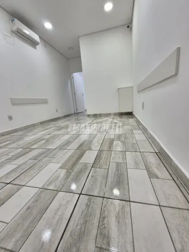 Sala comercial com 42 m² no bairro Vila Nova Sorocaba
