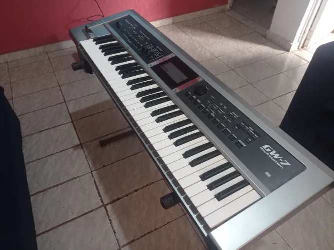 Teclado Roland Gw7 com capa e fonte