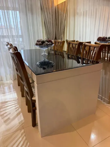 Mesa para 6 cadeiras tampo de vidro preto lindíssima super nova! Somente a mesa!