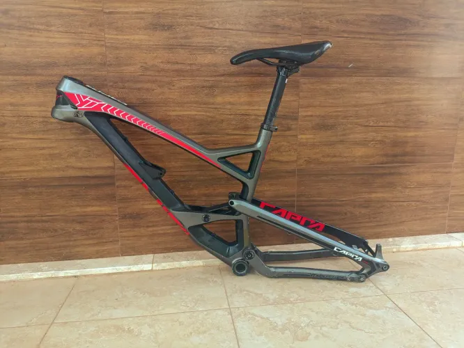 Quadro YT Industries Capra Carbon 