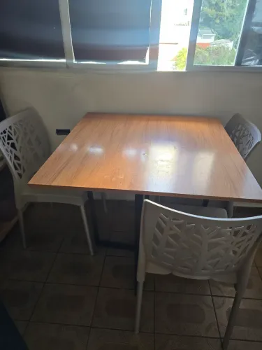 Mesa + 3 cadeiras