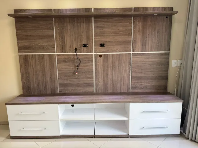 Rack com Painel para TV em MDF - 2,70m | Madeira e Branco