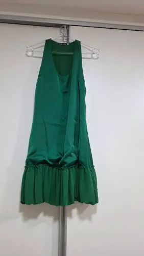Vendo vestido verde super estiloso.