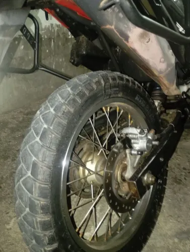 Vendo Bros 160 2016 conservada só pega e roda moto toda inteira