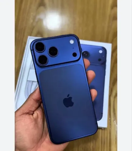 Vendo IPhone 17 Pro Maxx azul 