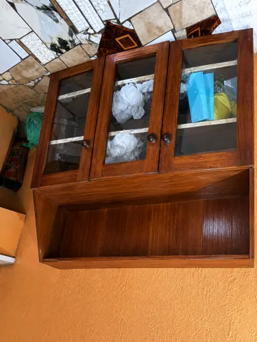 Armário de cozinha aéreo antigo de madeira todo no verniz antiguidade bem conservado