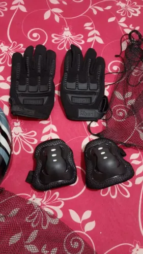 Kit de Proteção para Ciclismo Capacete Tamanho M + Luvas + Proteções + Redes