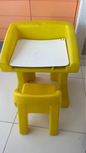 Mesinha infantil Escrivaninha com cadeira brincando de escolinha Xalingo