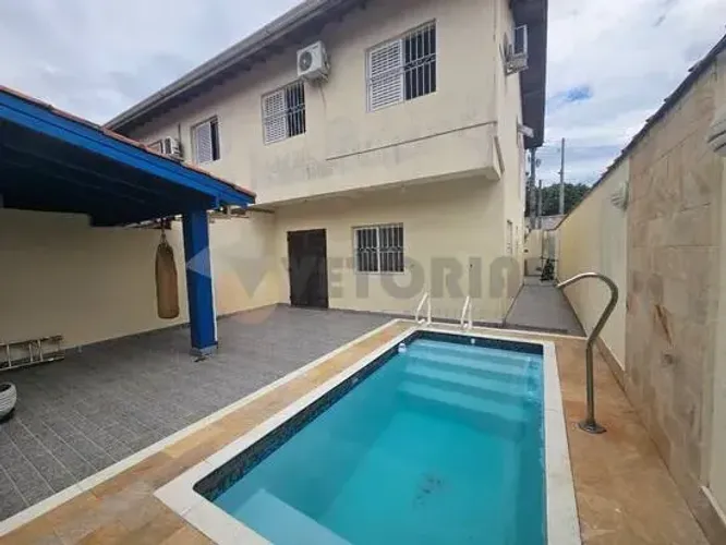 Excelente Sobrado à 500 metros da Praia Deserta.